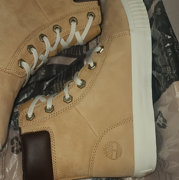Timberland Boots - Picture 4 of 13